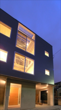 アトリウムと屋上緑化のある外断熱住宅4