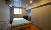 白金のタイル貼りの外断熱住宅の寝室